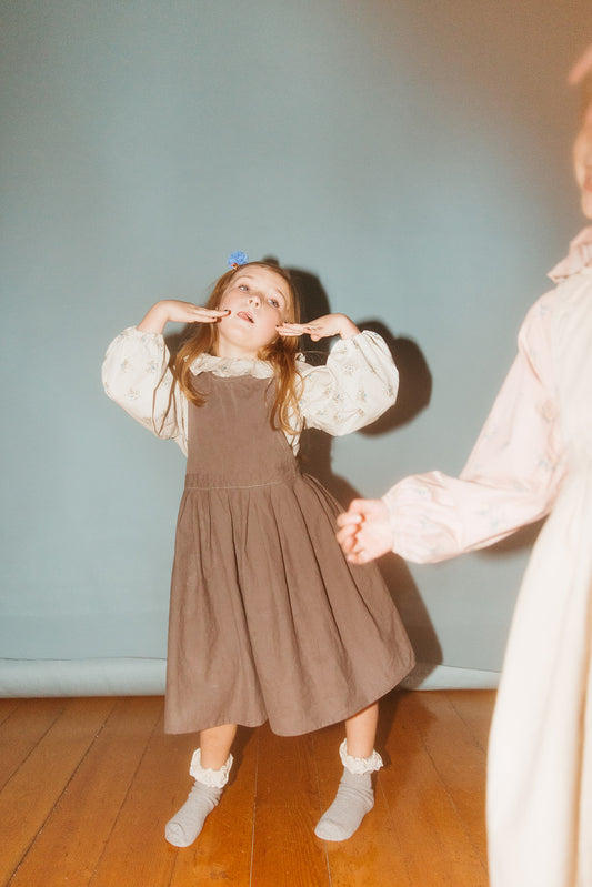 apron dress (brown)